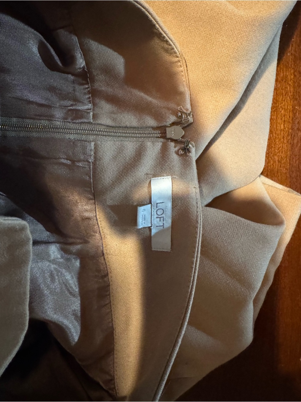 LOFT Beige Pleated Front Women's Shorts - Picture 4 of 4